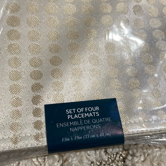 Waterford Set of FOUR Placemats, Shimmer Dot Collection, Gold NEW - Picture 7 of 8